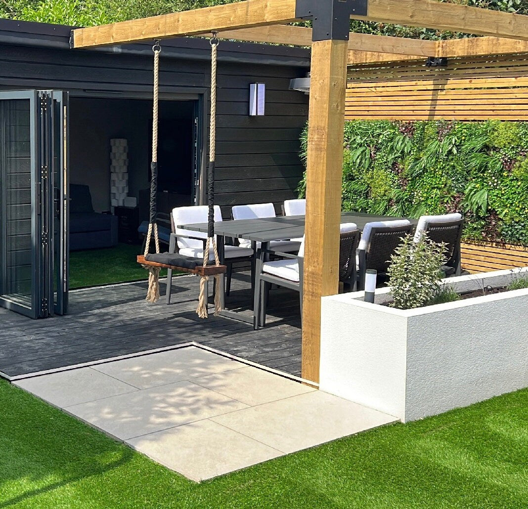 Black outdoor swing, water and sun resistance